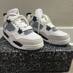 listing-status-banner